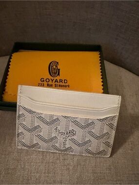 White/Beige Card Holder